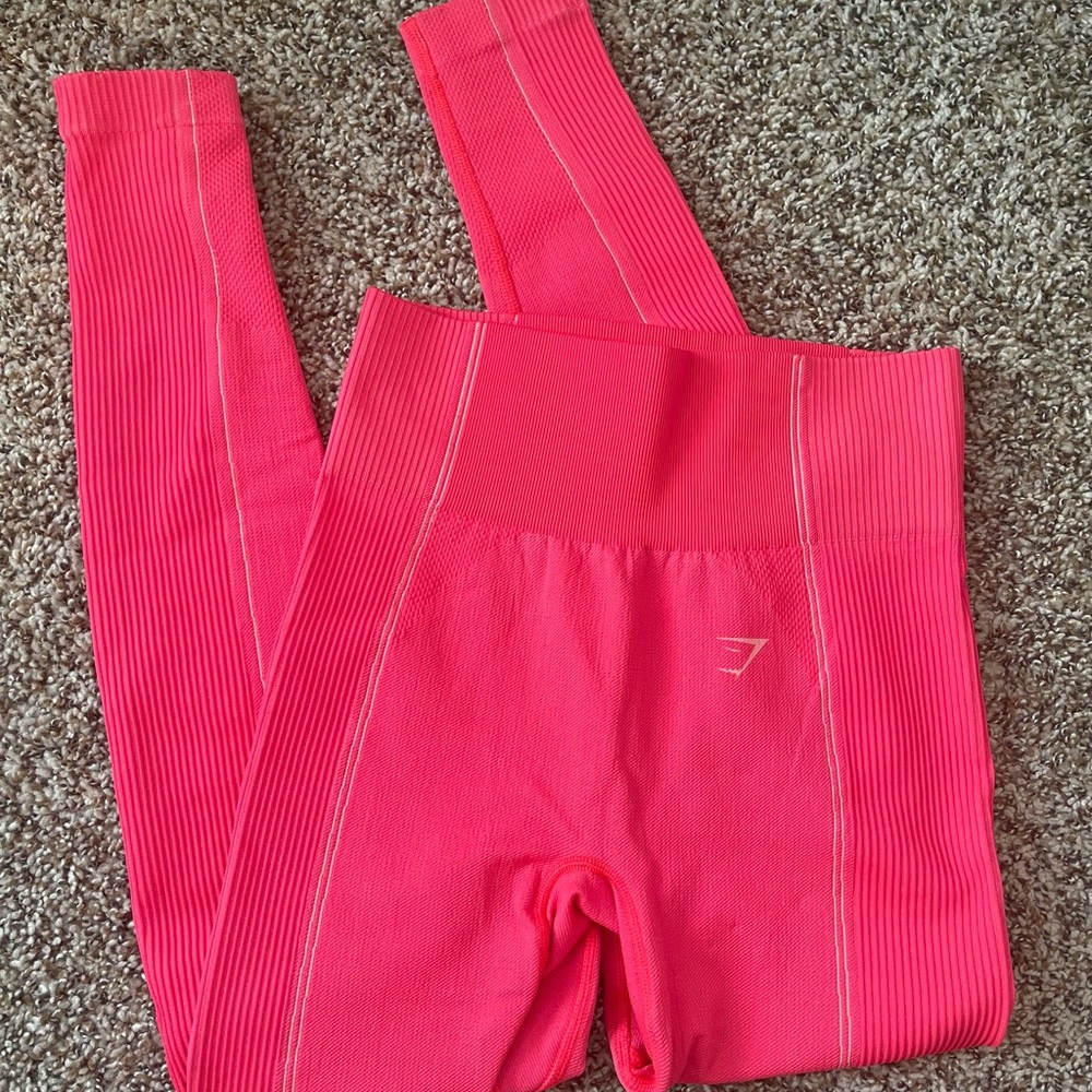 GYMSHARK Vital Seamless Leggings - NEW
Never worn - Neon Pink - M
